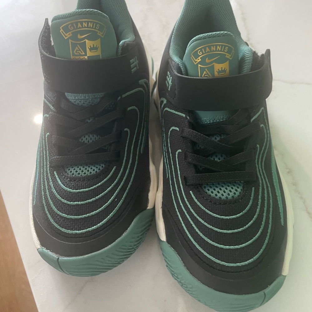 Nike Giannis Immortality 4 KC Little boys size 13.5 new sneakers with box